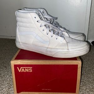White Sk8-Hi Vans size: 7.5 M/9 W